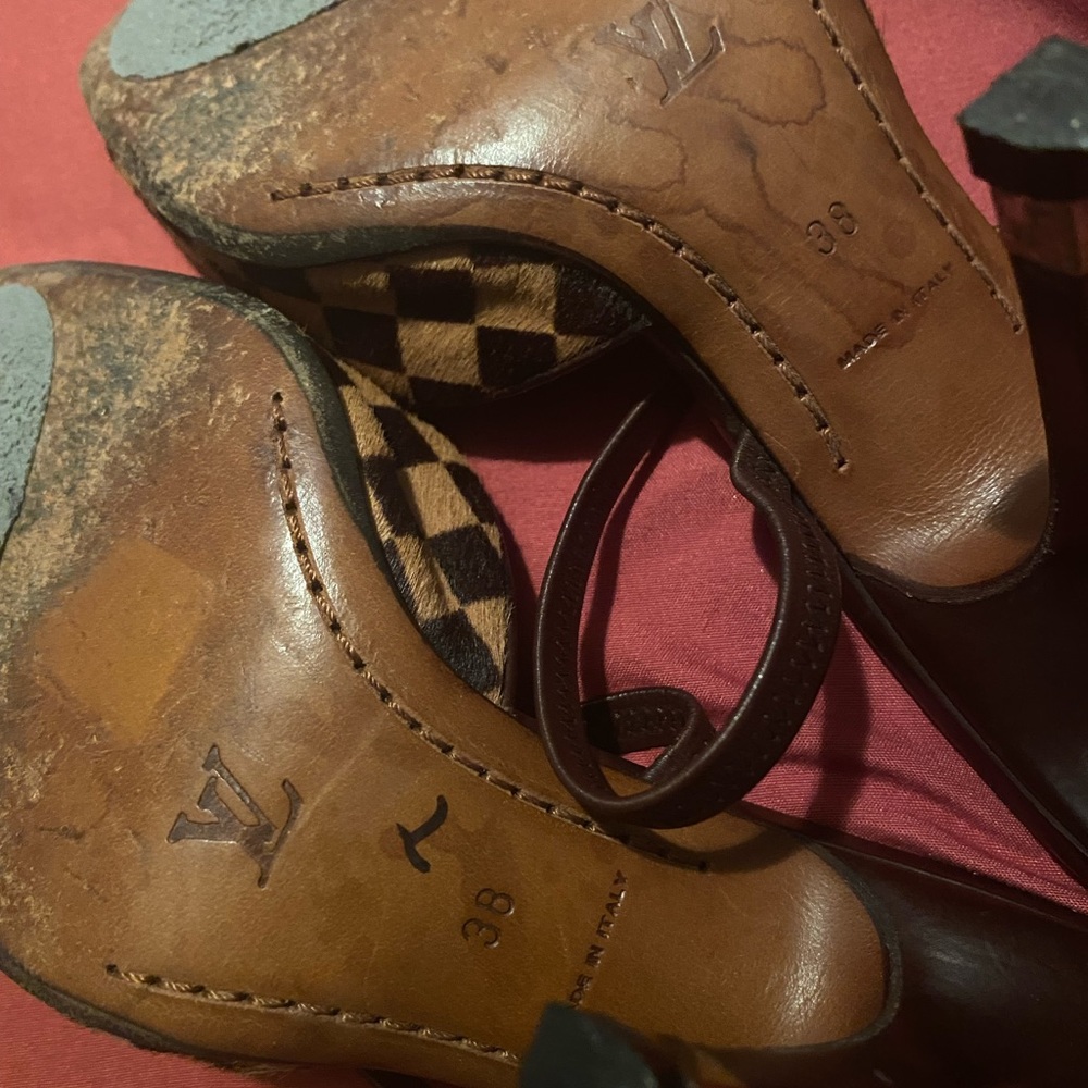 Louis Vuitton - Picture 4 of 5